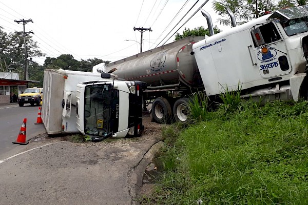 Un herido por colisión entre camiones en Chilibre