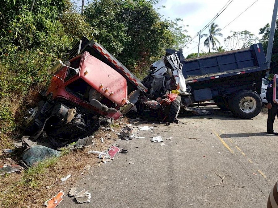 Una víctima fatal y varios heridos en accidente de tránsito en Colón