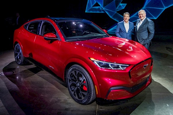 Ford lanza un Mustang movido a electricidad