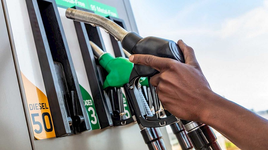 Este viernes 12 de agosto, bajan los precios de venta de los combustibles
