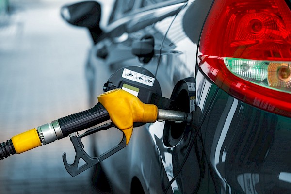 Se extiende por un mes más el precio fijo del galón de combustible