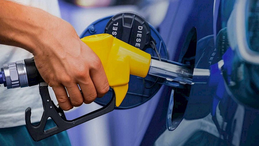 Sube el precio de la gasolina de 95 y baja el del diésel