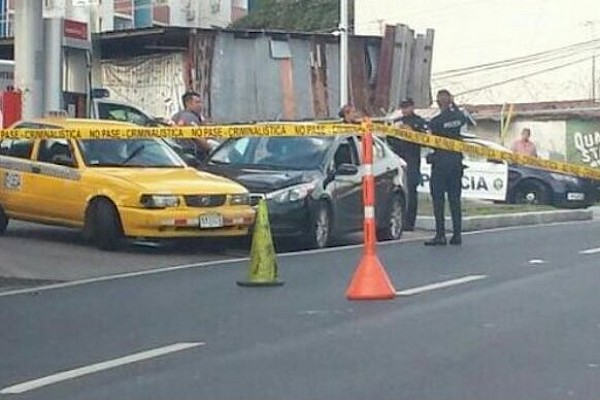 Cierran la calle La Pulida por asesinato en Río Abajo