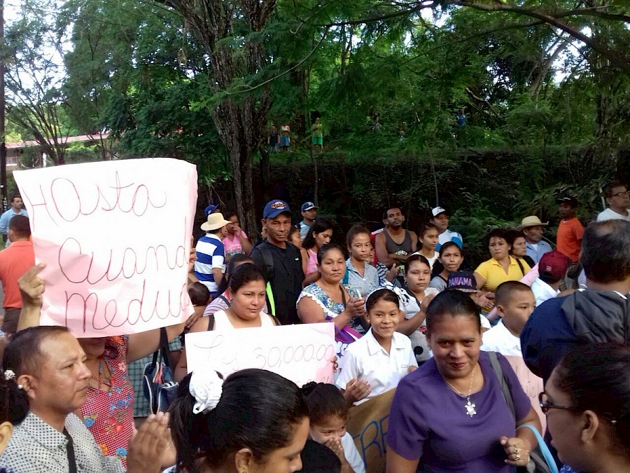 Comunidad educativa de C. B. G. de Villalobos exige reparaciones del  plantel