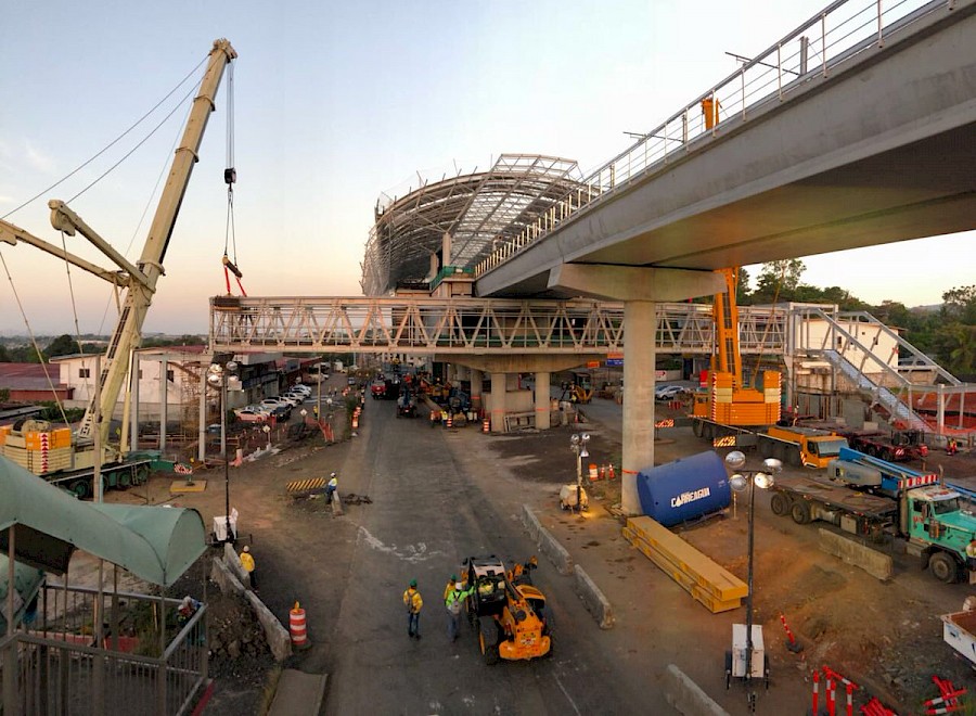 Inversión de carriles en el puente vehicular de San Miguelito