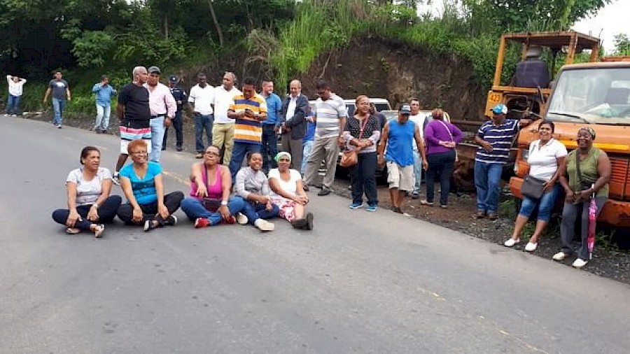 Cierran la vía a Kuna Nega en protesta contra empresa recicladora