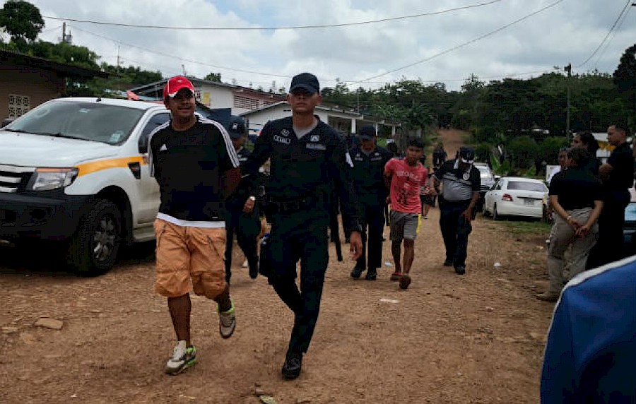Enfrentamiento entre invasores y  autoridades deja heridos en Panamá Oeste