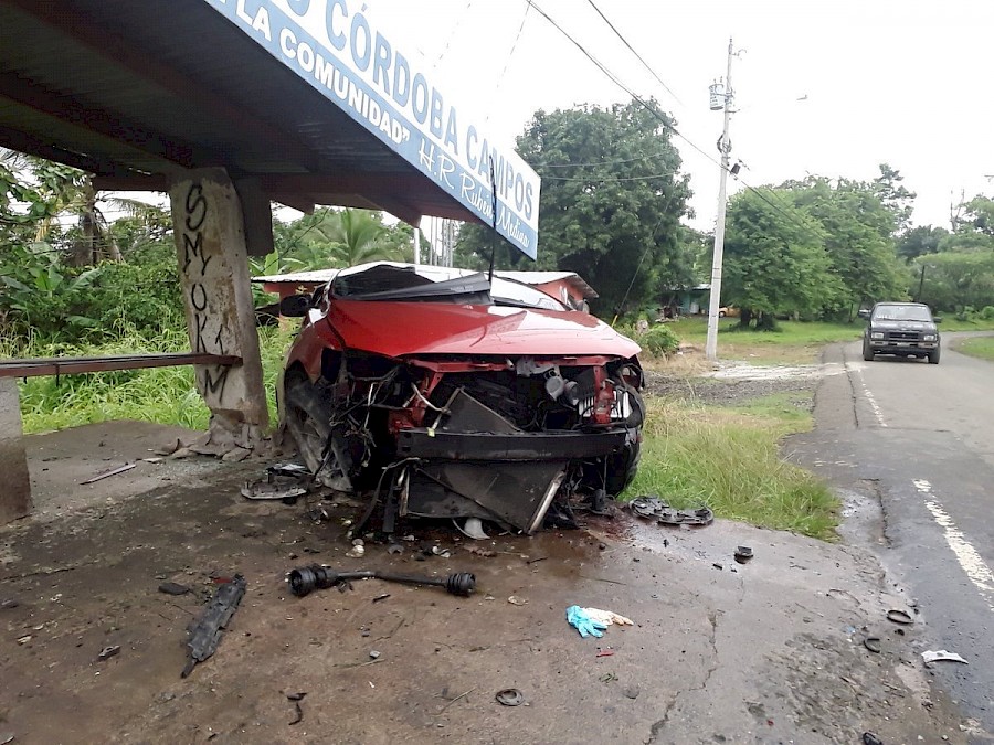 Un atropellado y  un conductor atrapado por accidente en Gonzalillo