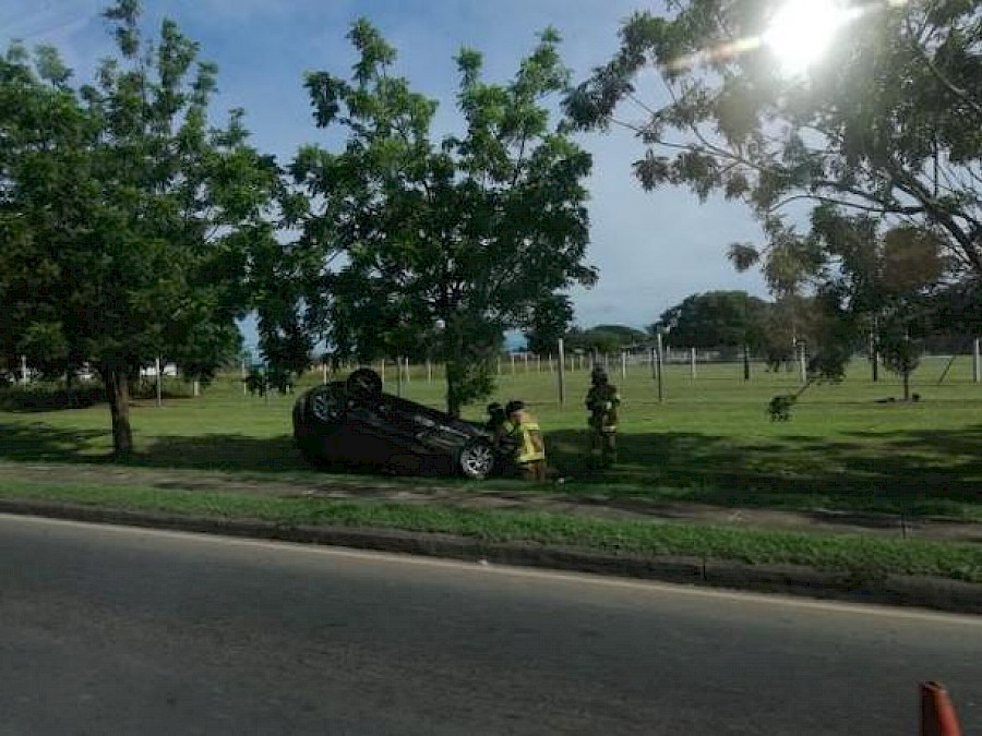 Dos heridos tras vuelco en Aguadulce