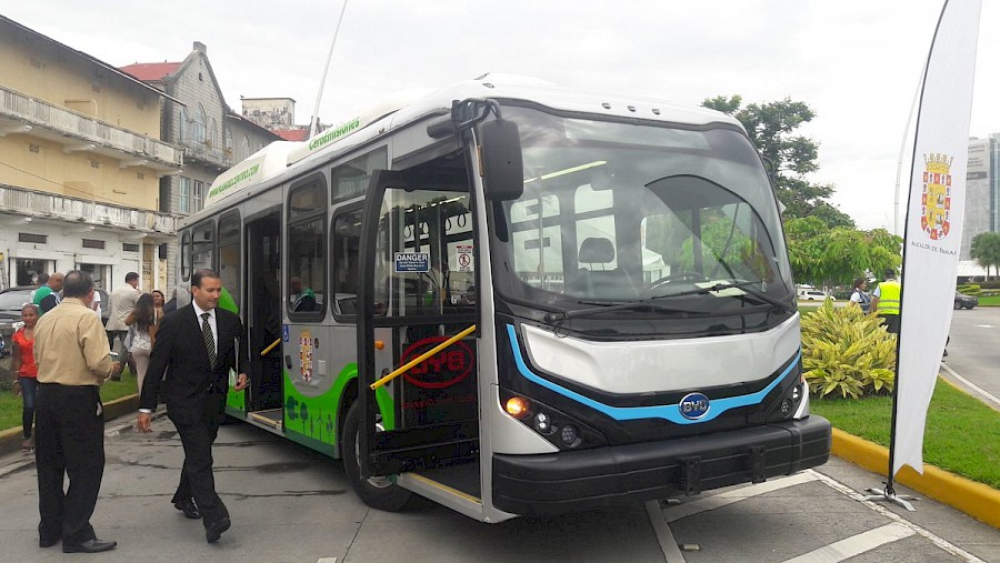 Entra en funcionamiento autobús eléctrico en el Casco Antiguo