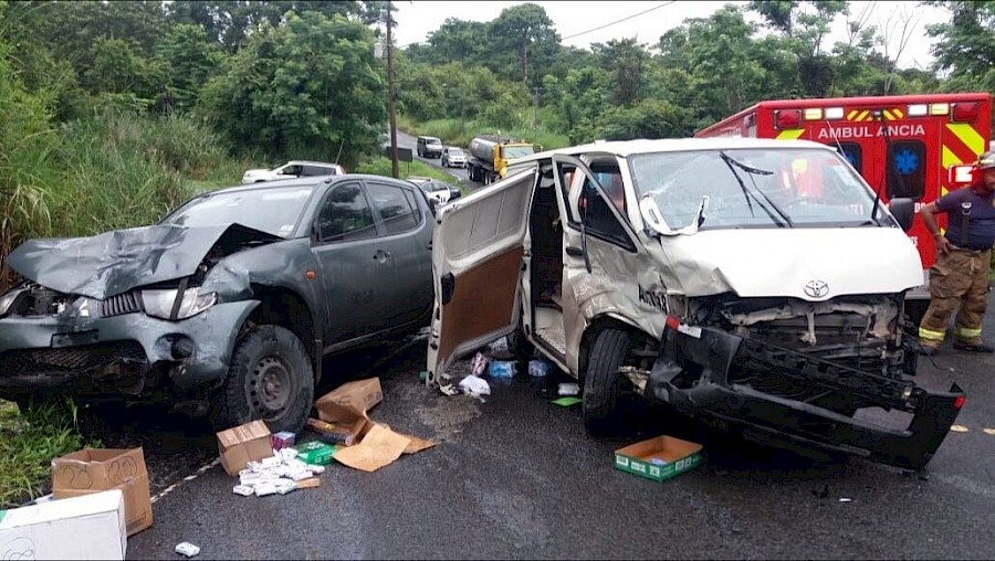 Varios heridos por fuerte colisión en Veracruz