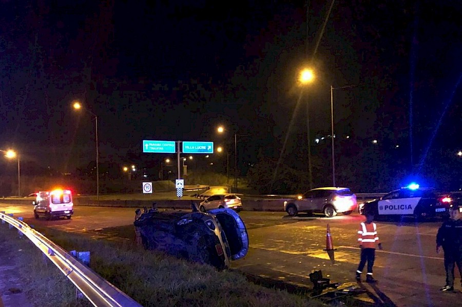 Conductor resulta ileso tras accidente en Villa Lucre