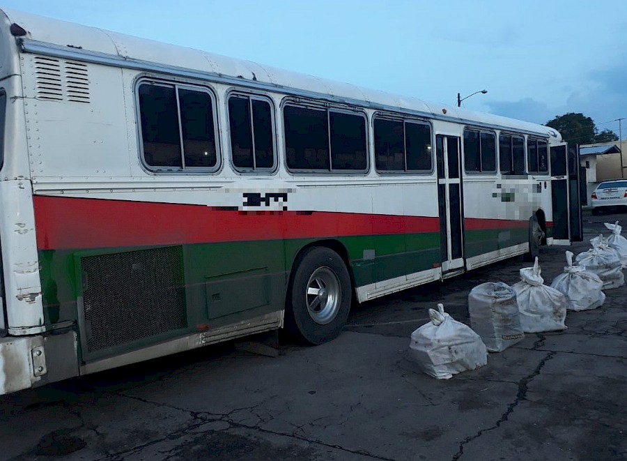 Decomisan cargamento de droga en un bus