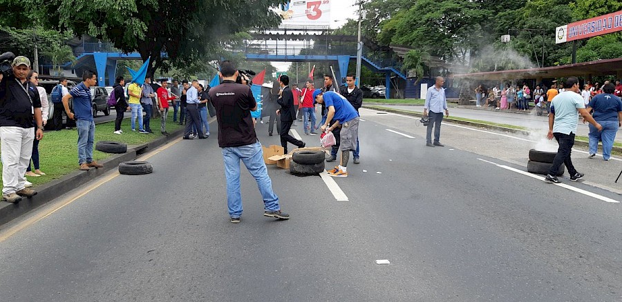 Cierre de la vía Transístmica por protesta