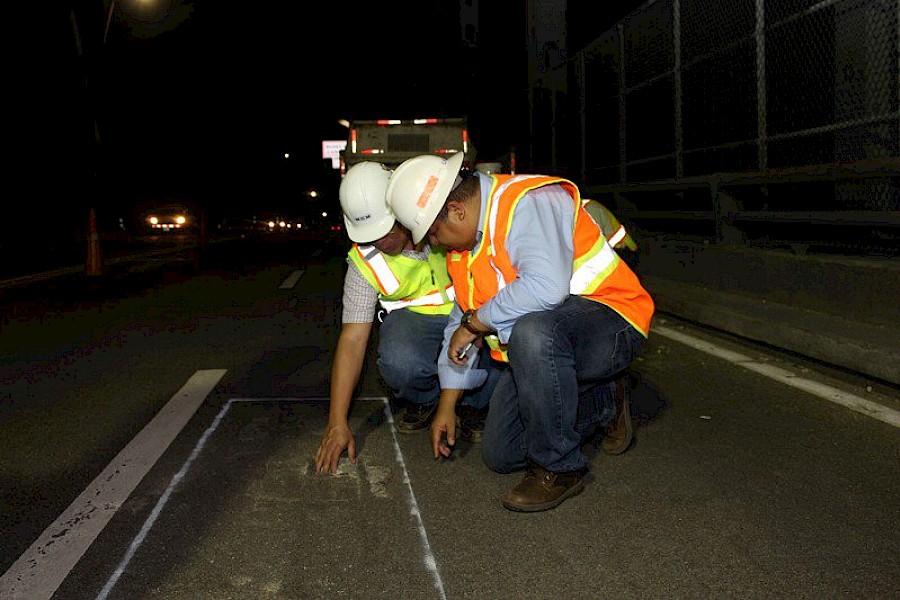 Calzada de rodadura del puente de Las Américas afectado por paso de vehículos de carga pesada