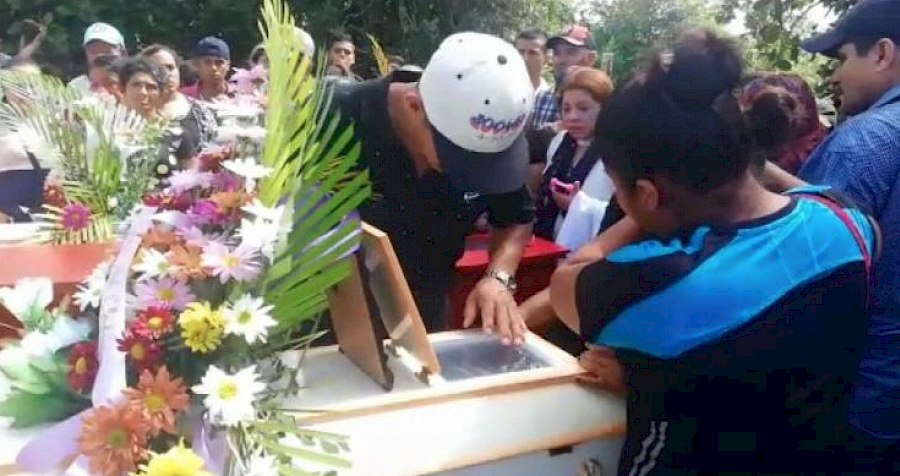Realizan honras fúnebres de madre y sus dos hijos en Veraguas