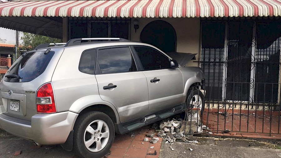 Vuelcos, colisiones y autos incendiados, sin víctimas fatales