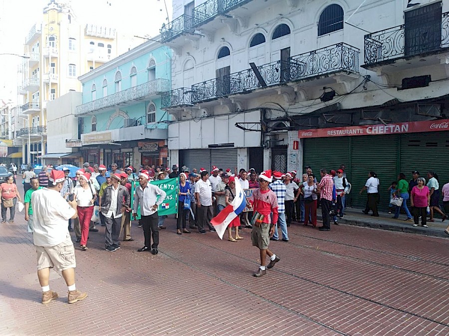 Víspera de Noche Buena inicia con cierres de calles