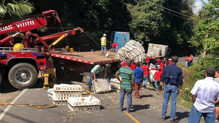Camión se vuelca en el Valle de Antón, sin víctimas