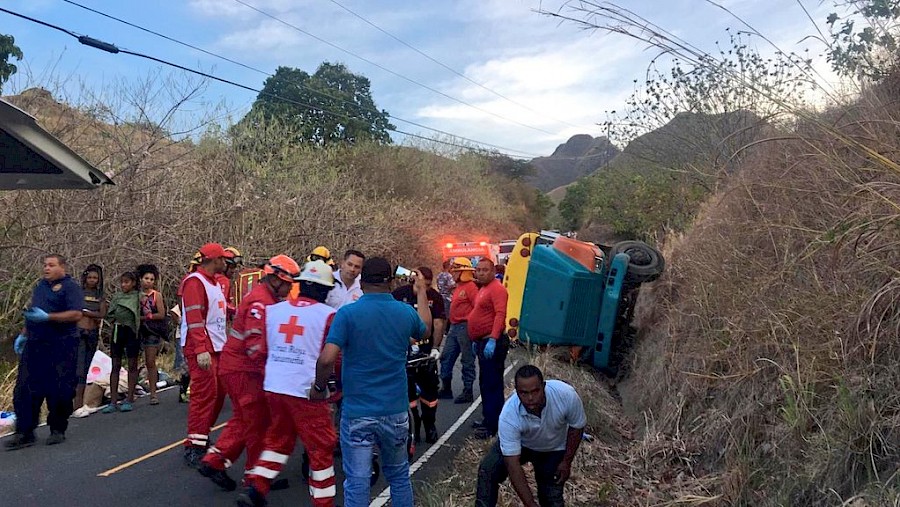 Decenas de heridos por accidente de un bus en Coclé