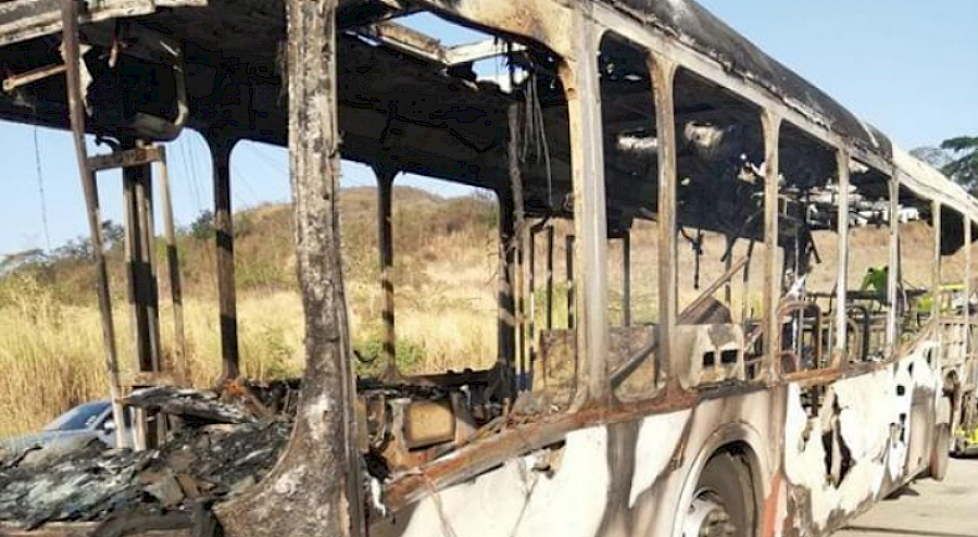 Unidad del Metro Bus se incendió en Brisas del Golf