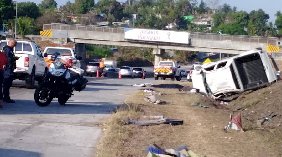 Dos muertos, vía inundada y otros hechos de tránsito