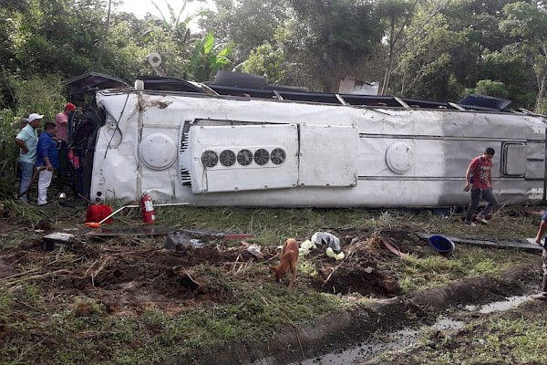 Un muerto y al menos 30 heridos por accidente de bus en Darién