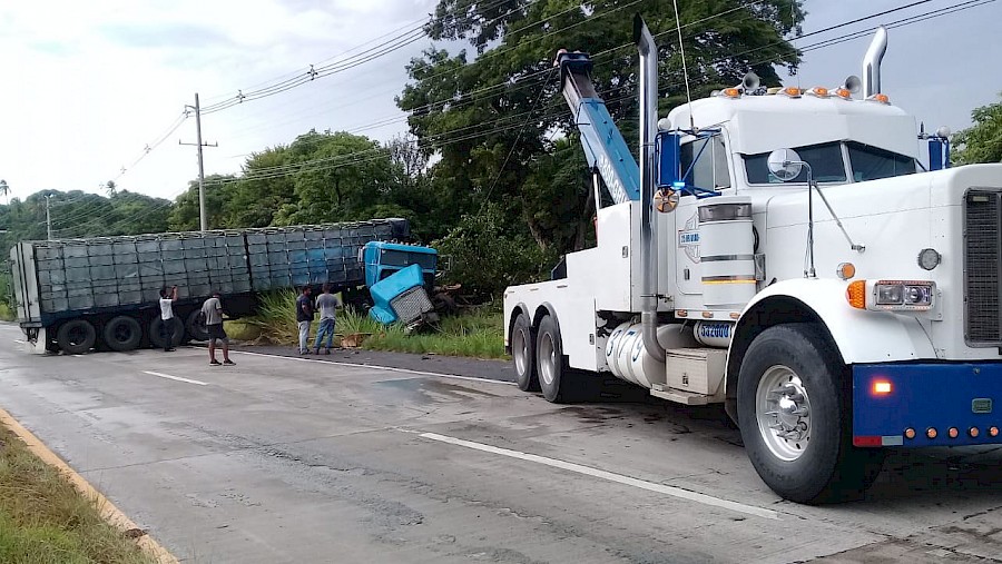 Al menos tres camiones involucrados en accidentes en diferentes puntos