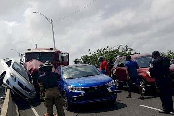 Accidente múltiple en Colón, no deja heridos