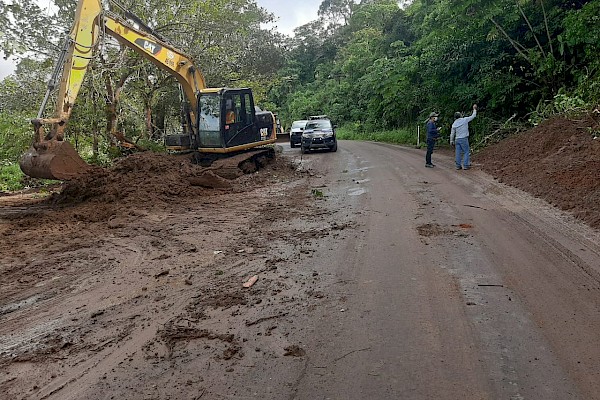 MOP atiende derrumbe en la carretera Gualaca – Chiriquí Grande