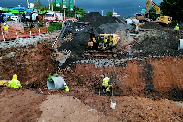 En un 70 por ciento avanzan trabajos de reparación de vía colapsada en Arraiján