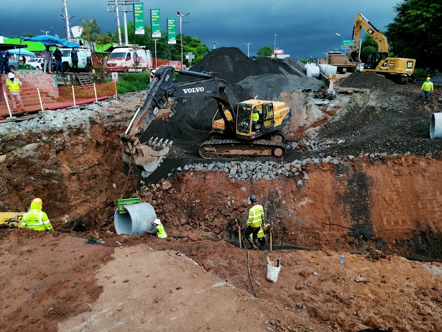 En un 70 por ciento avanzan trabajos de reparación de vía colapsada en Arraiján