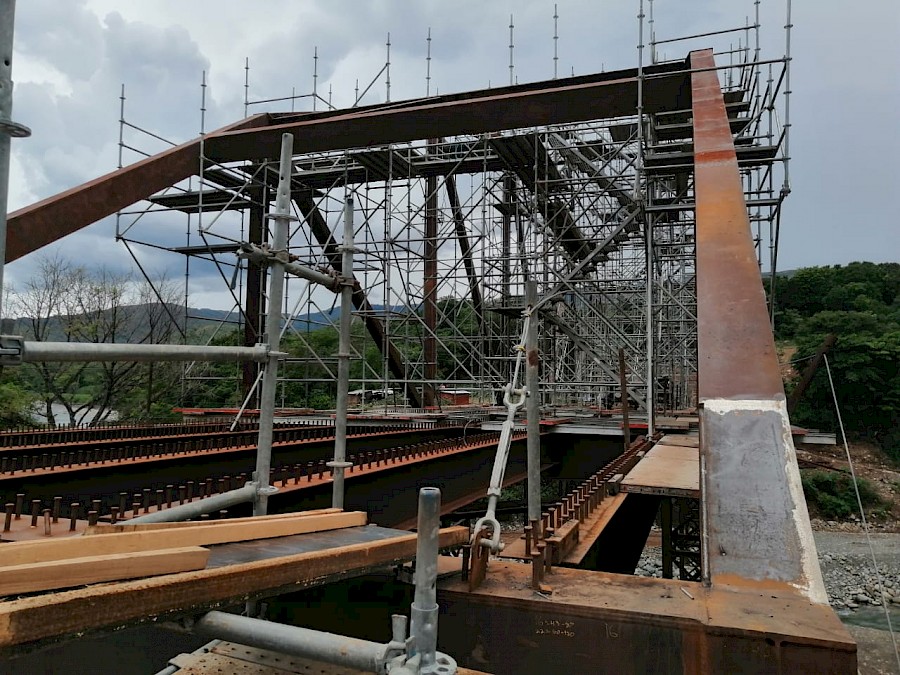 Nuevo puente vehicular sobre el río Tabasará en Llano Ñopo avanza en un 86.5%