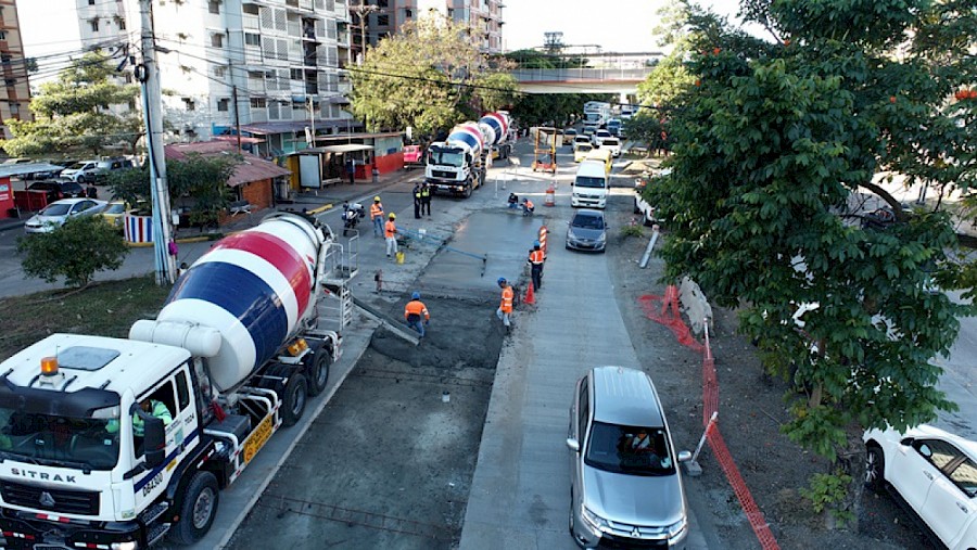 Avanza la reparación de nueve losas de concreto en la vía Ricardo J. Alfaro