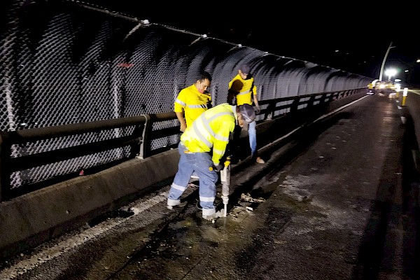 Avanzan trabajos de mantenimiento vial en el puente de Las Américas