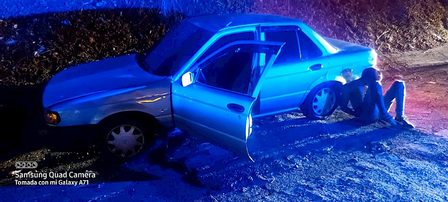 Cerca del estadio Rod Carew, policía aprehende a sospechoso de hurto de accesorios de autos