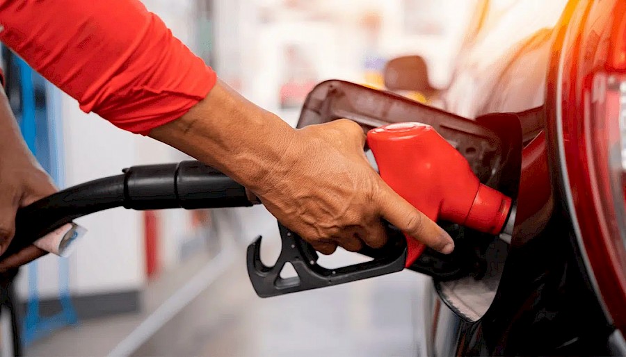 Continúan a la baja los precios de venta del combustible